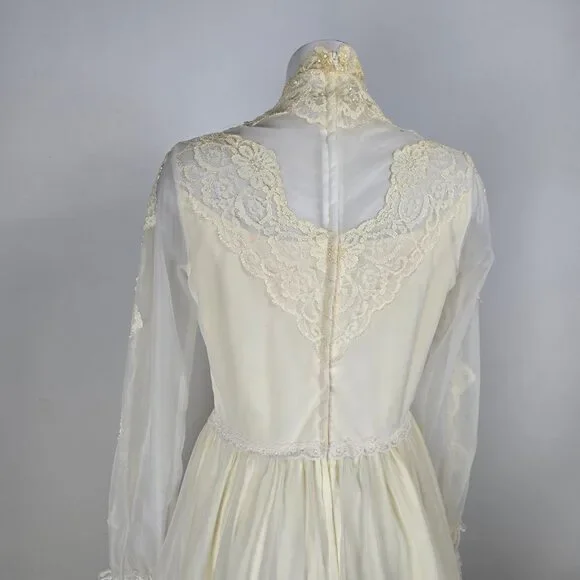 Vintage Bridallue Cream Ruffle Lace Wedding Gown Size S - Picture 10 of 13